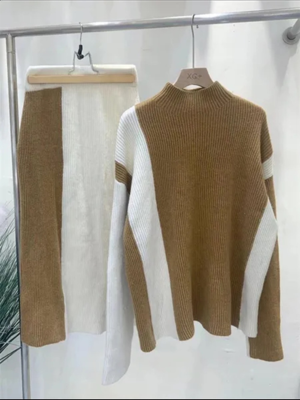 Minimalist Two-Tone Camel and White Knit Sweater Set